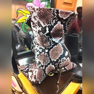 Ladies shoes